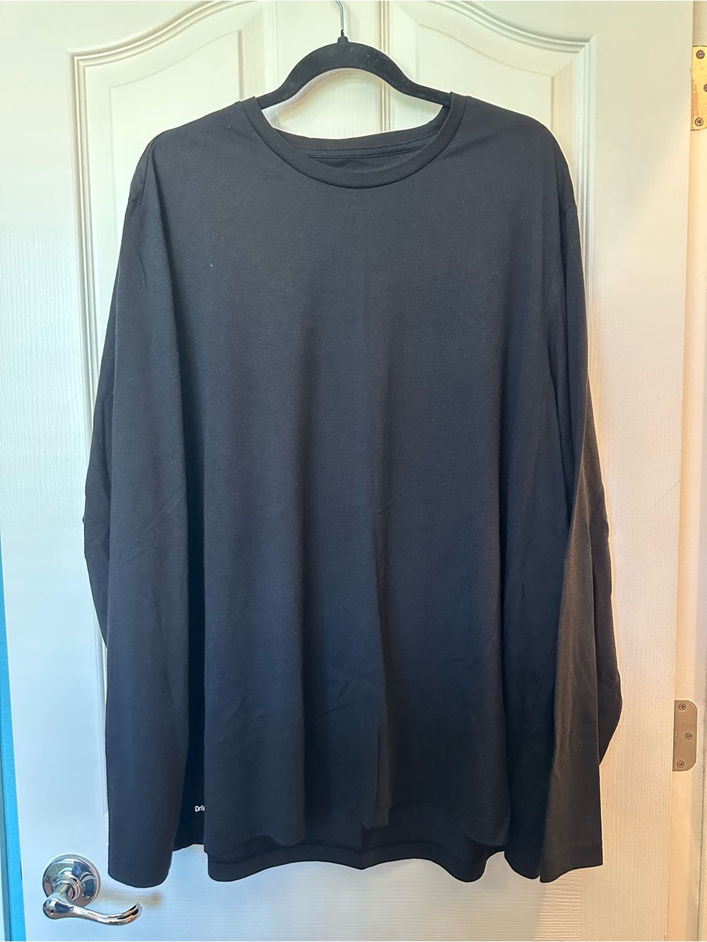 Athletic Works Black Long-Sleeve Crewneck Tee